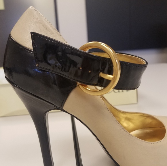 Cathy Jean Nude and Black Single Strap Pump - Picture 5 of 5